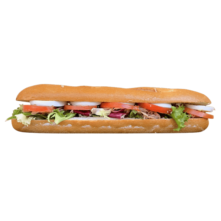 Bocadillo vegetal con lechuga, tomate, huevo , bonito y capa fina de mayonesa