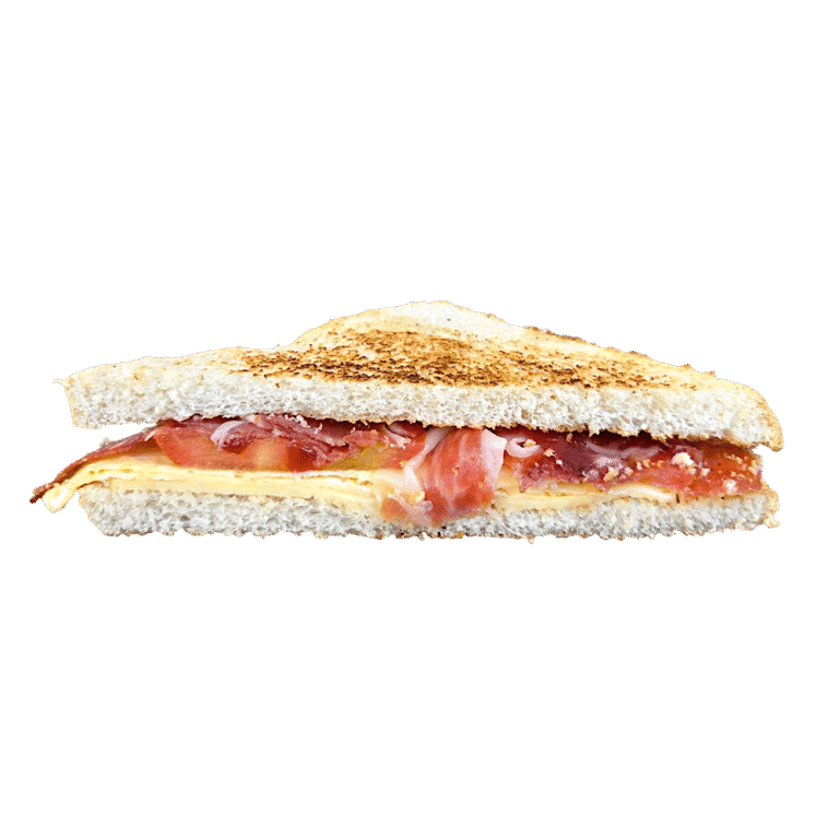 Sandwich tostado con tortilla francesa, tomate, queso y jamón ibérico